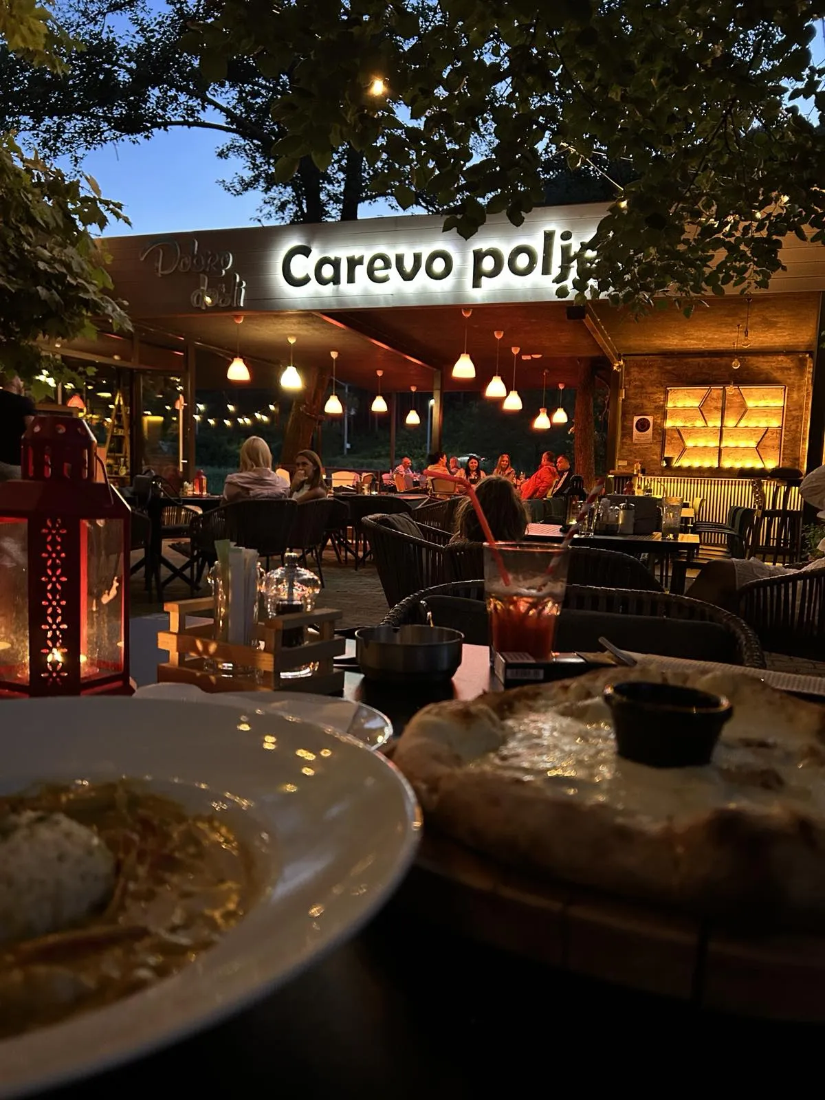 carevo polje o nama
